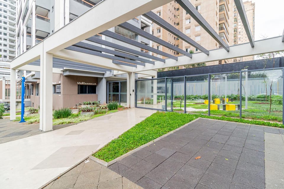 Property building, Facade/entrance, Day
