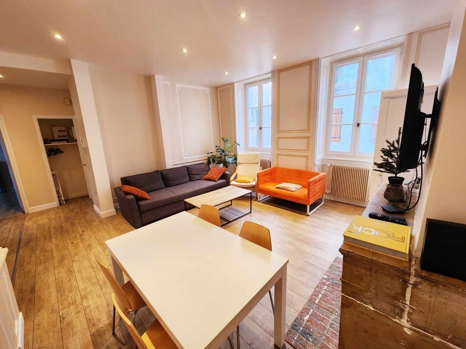 Communal lounge/ TV room, TV and multimedia, Living room