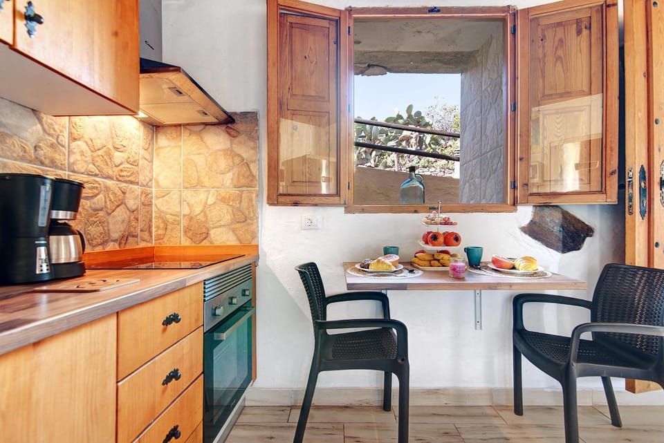 Kitchen or kitchenette, Living room