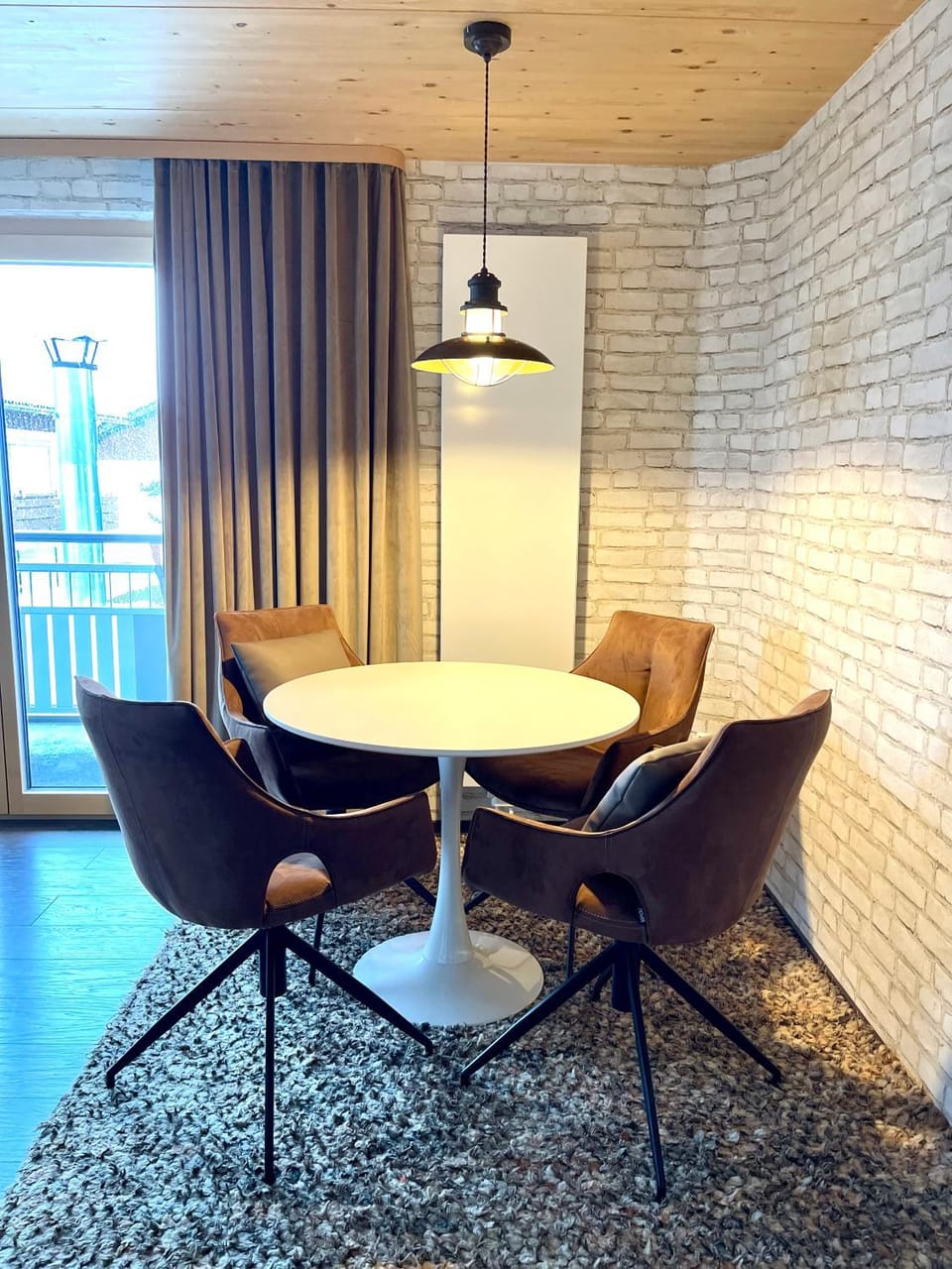 Seating area, Dining area