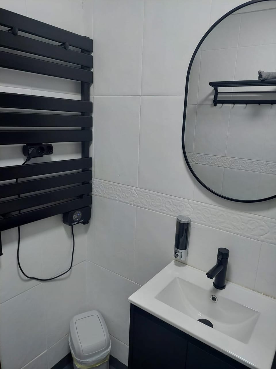 Bathroom, Decorative detail, heating