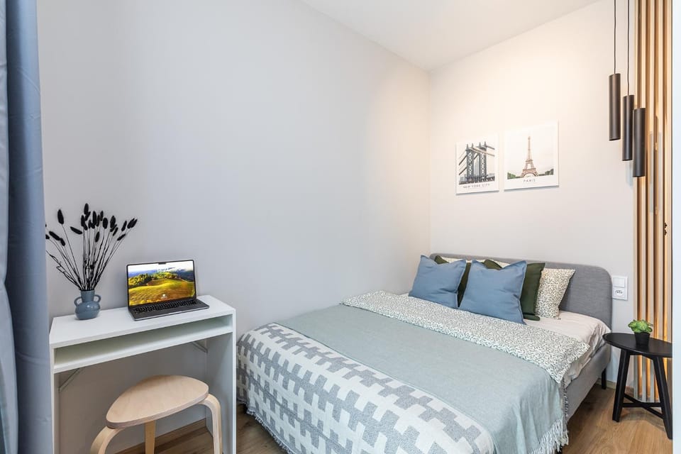 Bed, Photo of the whole room