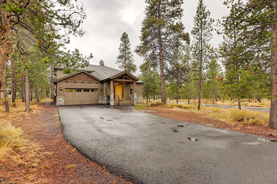 Indoor Entertainment Forested Sunriver Retreat! House in Sunriver