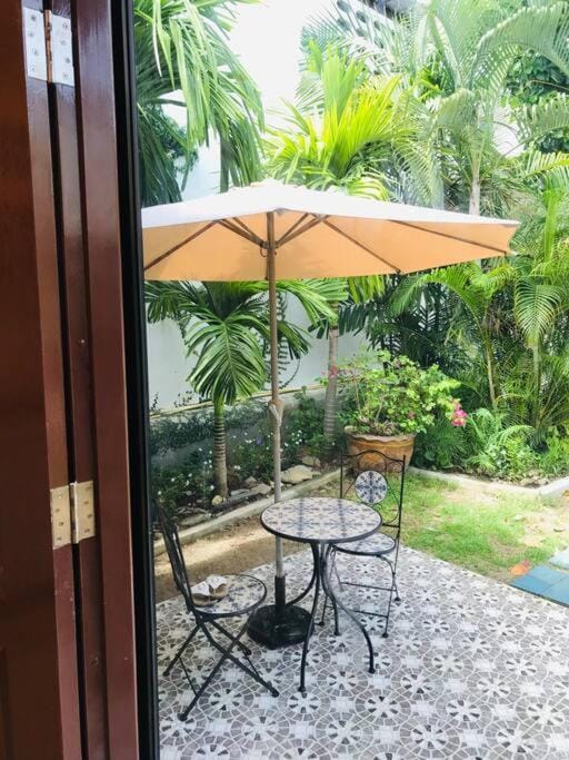 Summer House,shared pool, private bathroom and kitchen House in Phuket