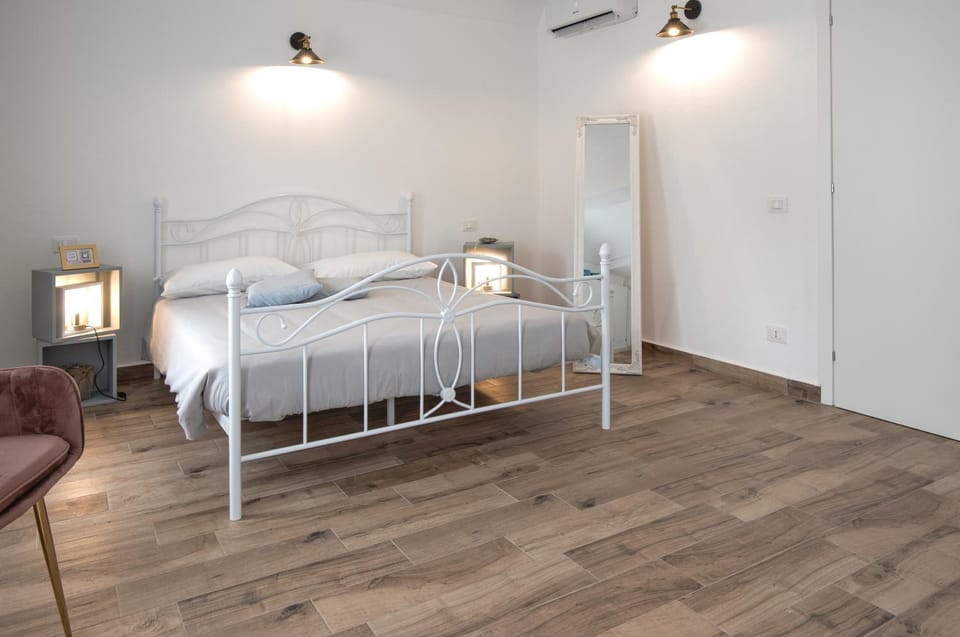 Bedroom, air conditioner