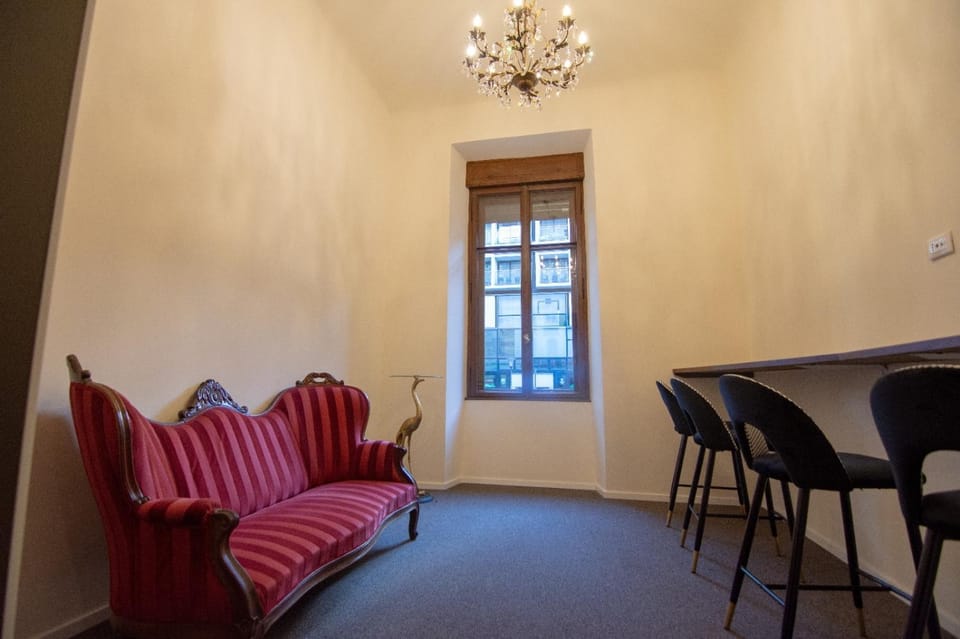 Communal lounge/ TV room, Living room, Seating area