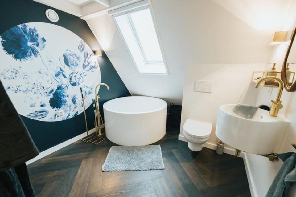 Shower, Toilet, Bathroom, Bath