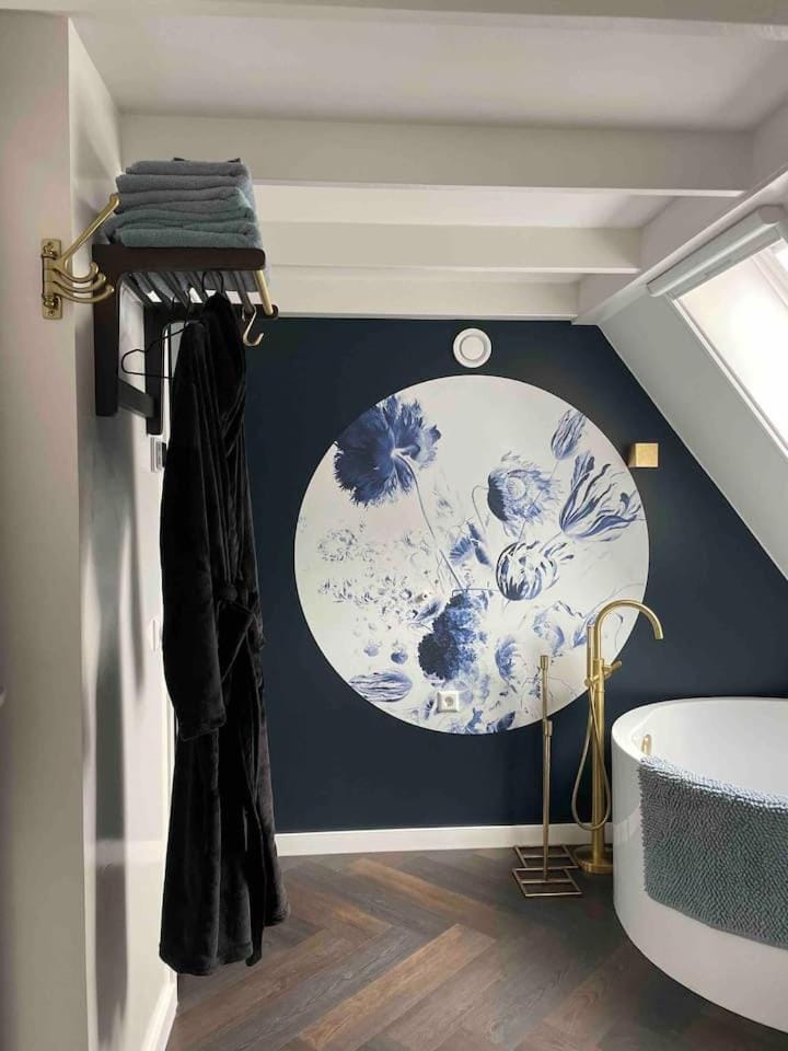 Bathroom, Photo of the whole room, towels