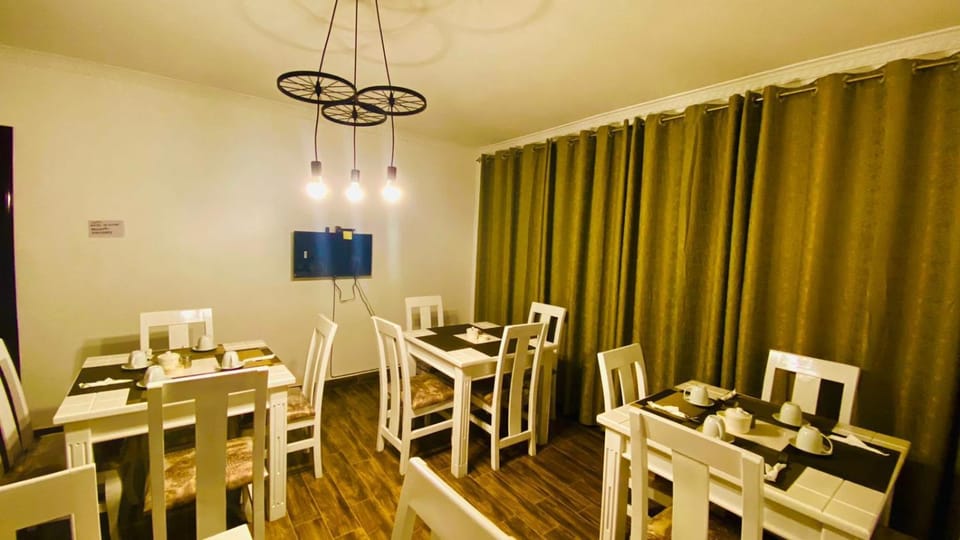Seating area, Dining area, Breakfast