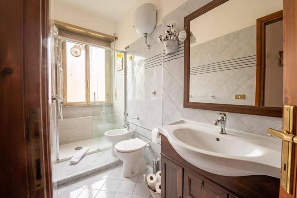 Shower, Toilet, bidet