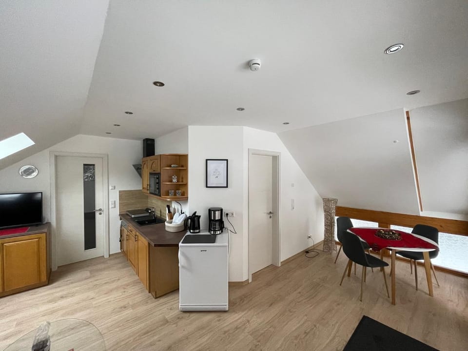 TV and multimedia, Coffee/tea facilities, Kitchen or kitchenette, Living room, Seating area, Dining area, minibar, stove, toaster