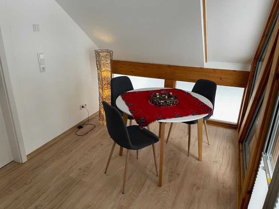 Seating area, Dining area