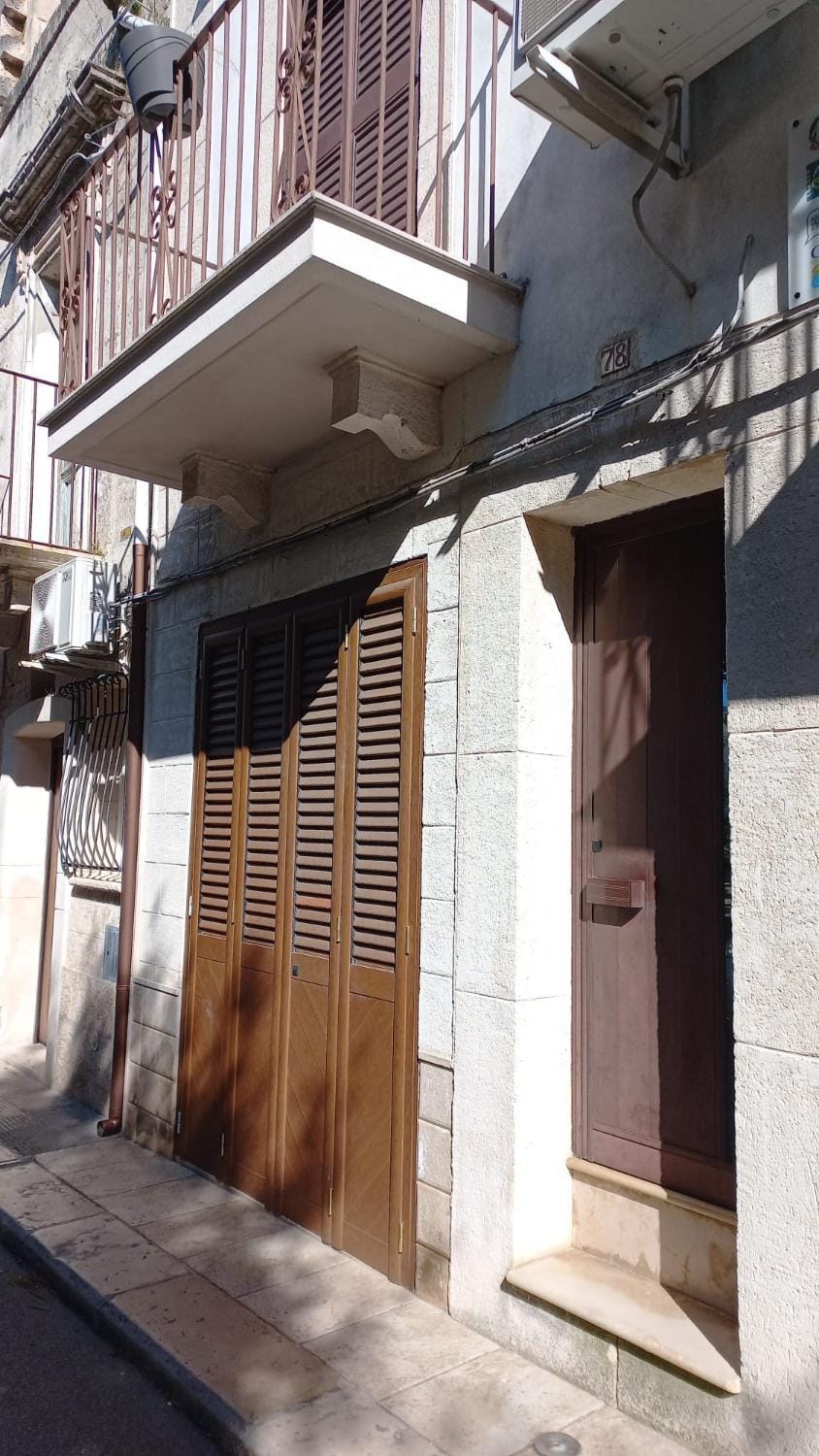 Property building, Quiet street view