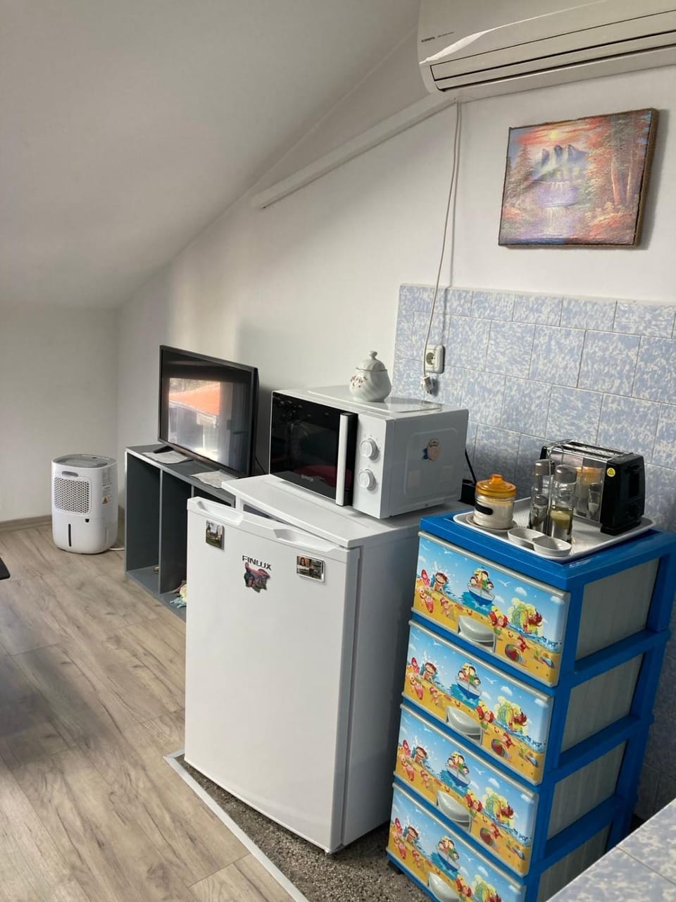 TV and multimedia, Kitchen or kitchenette