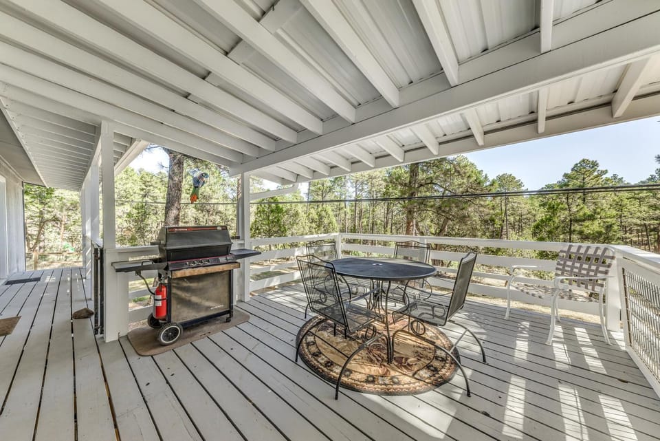 Rustic Alto Retreat - Near Hiking, Skiing & More! House in Alto