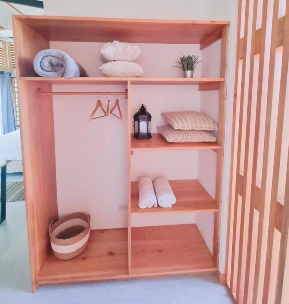 towels, wardrobe