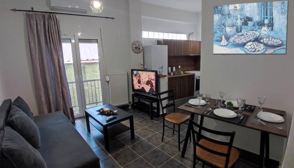 Communal lounge/ TV room, TV and multimedia, Kitchen or kitchenette, Living room, Seating area, Dining area, Evening entertainment