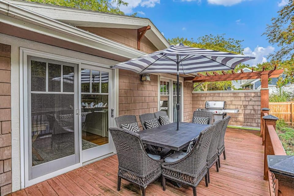 Living Among The Oaks House in Lincoln Township