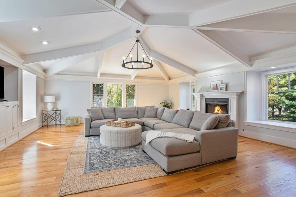 Living Among The Oaks House in Lincoln Township
