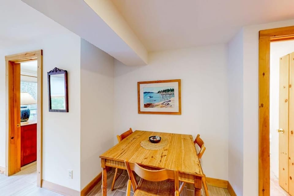 Seating area, Dining area