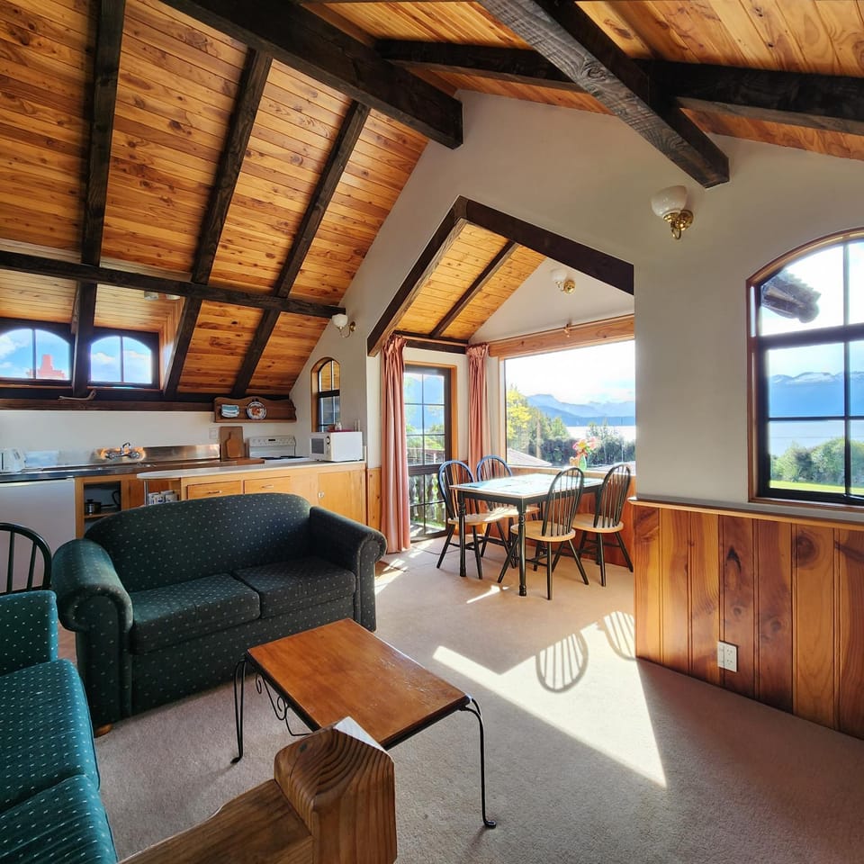 Living room, Dining area, Lake view