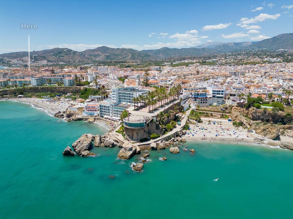 Property building, Nearby landmark, Natural landscape, Bird's eye view, Beach, City view, Mountain view, Location