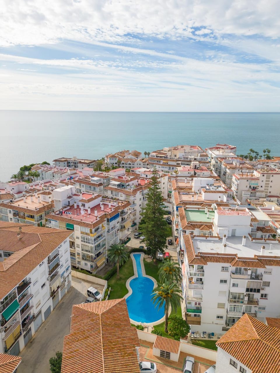 Property building, Nearby landmark, Day, Neighbourhood, Natural landscape, Bird's eye view, Garden, City view, Pool view, Sea view, Street view, Swimming pool, Swimming pool, Location