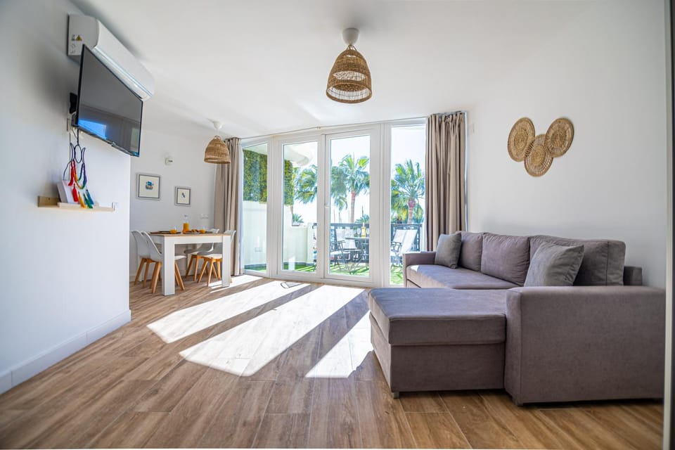 Communal lounge/ TV room, TV and multimedia, Living room, Seating area