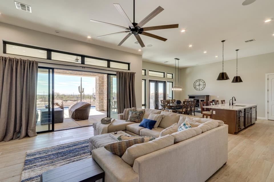 7 Mi to Lost Dutchman: Home w/ Pool + Patio! House in Arizona