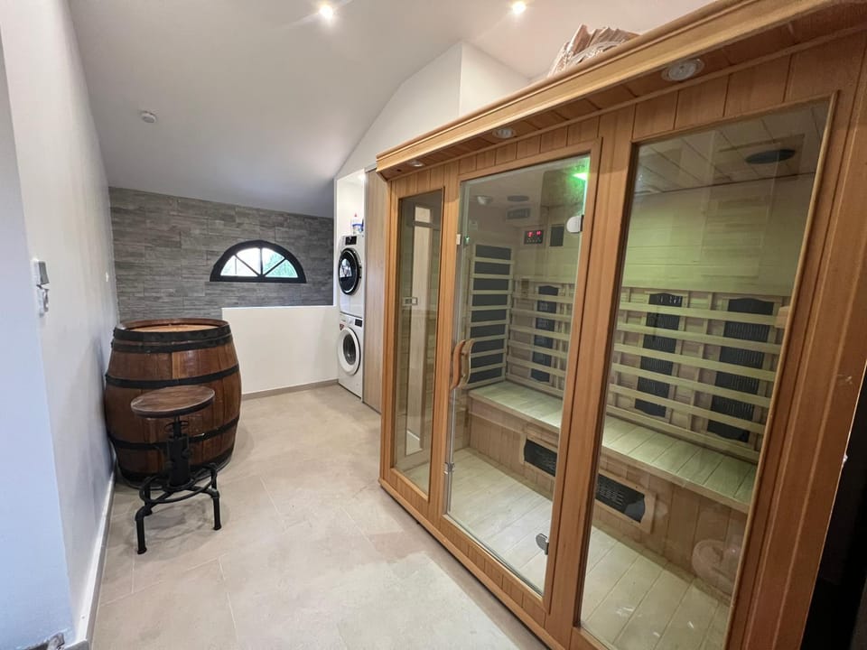 Maison 11 personnes avec piscine, sauna, salle de cinéma, balnéothérapie 2 personnes Villa in Centre-Val de Loire
