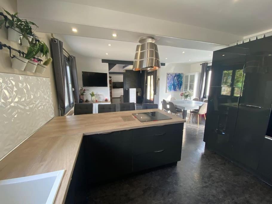 Maison 11 personnes avec piscine, sauna, salle de cinéma, balnéothérapie 2 personnes Villa in Centre-Val de Loire