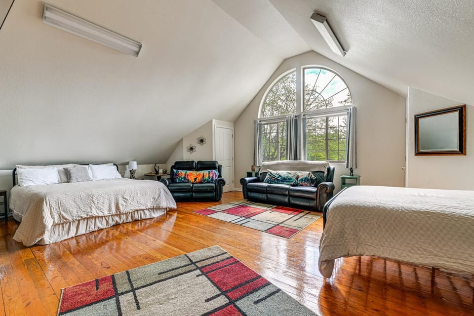 Explore Caves and Coast! Family-Friendly Oregon Stay Apartment in Oregon