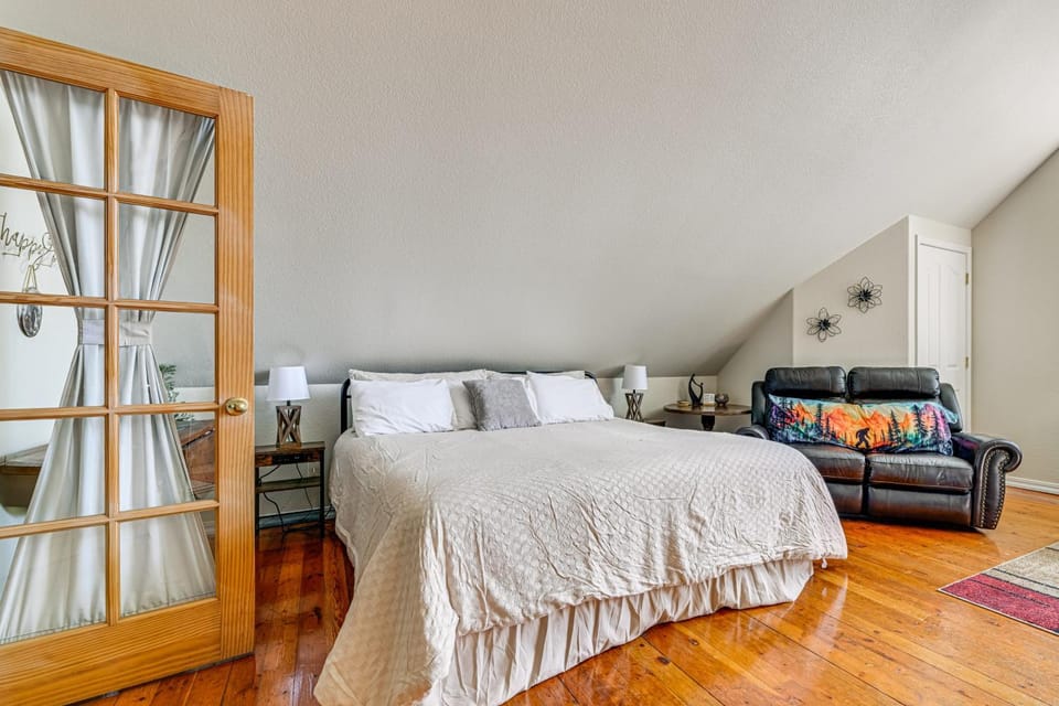 Explore Caves & Coast! Family-Friendly Oregon Stay Apartment in Oregon