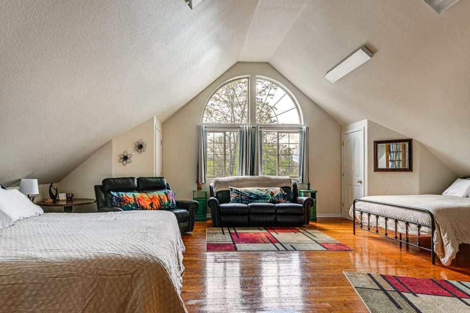 Explore Caves and Coast! Family-Friendly Oregon Stay Apartment in Oregon