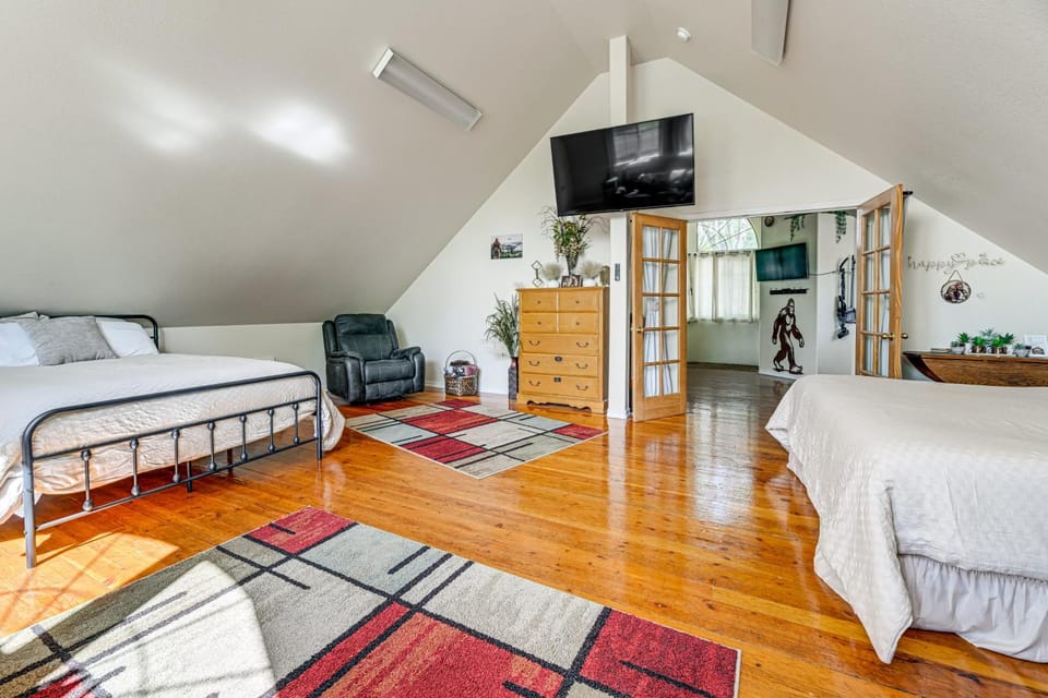 Explore Caves and Coast! Family-Friendly Oregon Stay Apartment in Oregon