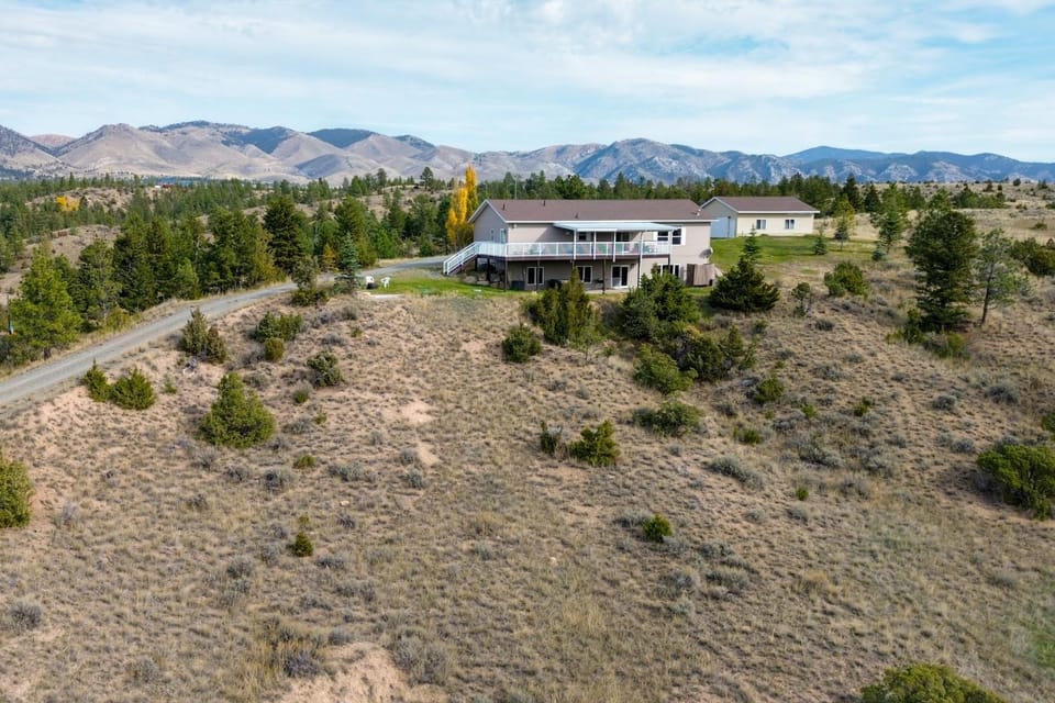 Spacious Canyon Ferry Lake House with Bar & Views! House in Canyon Ferry Lake