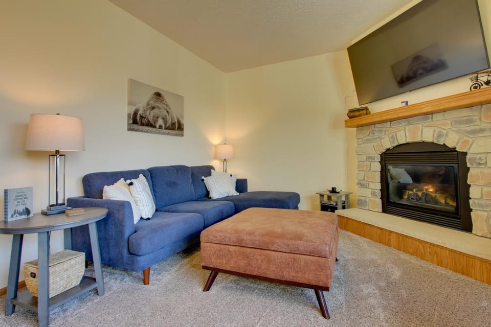 Spacious Canyon Ferry Lake House with Bar & Views! House in Canyon Ferry Lake
