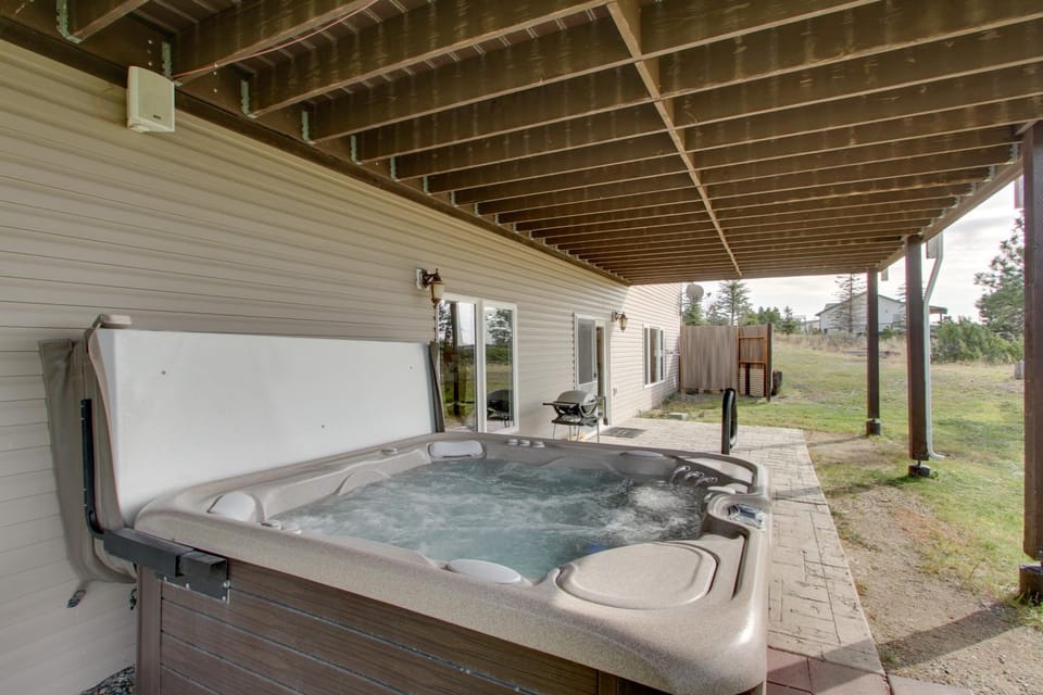 Spacious Canyon Ferry Lake House with Bar & Views! House in Canyon Ferry Lake