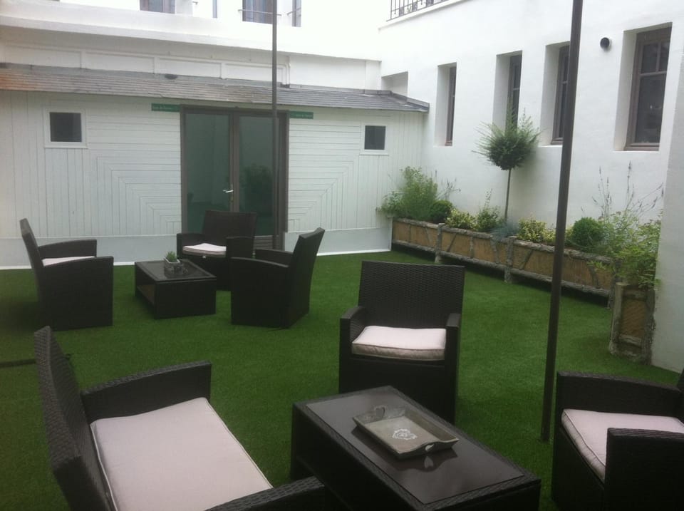 Communal lounge/ TV room