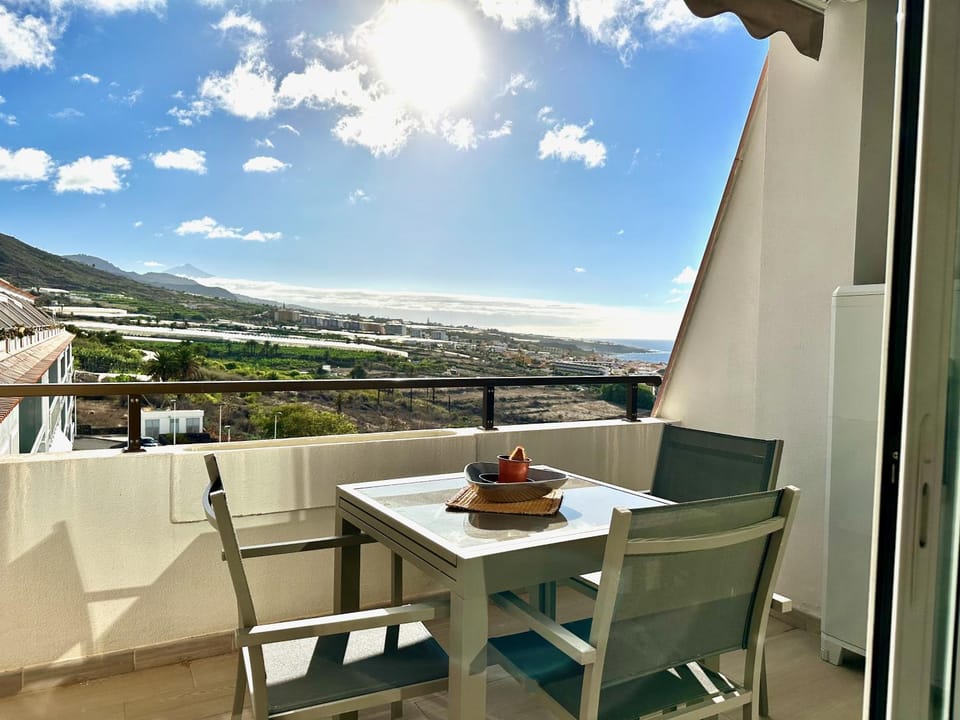 Natural landscape, Balcony/Terrace, Dining area, Sea view
