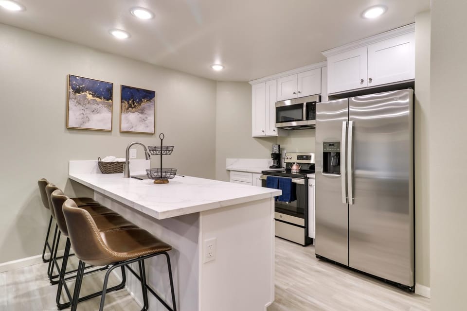 Fast WiFi and Free Parking Cozy Fontana Apartment Apartment in Rancho Cucamonga