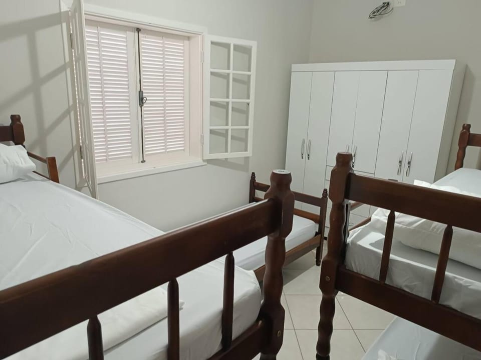 Casa com Piscina e churrasqueira/ mar casado House in State of São Paulo