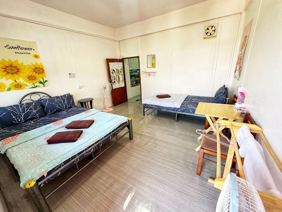 Madam Guesthouse Hostel in Krabi Changwat