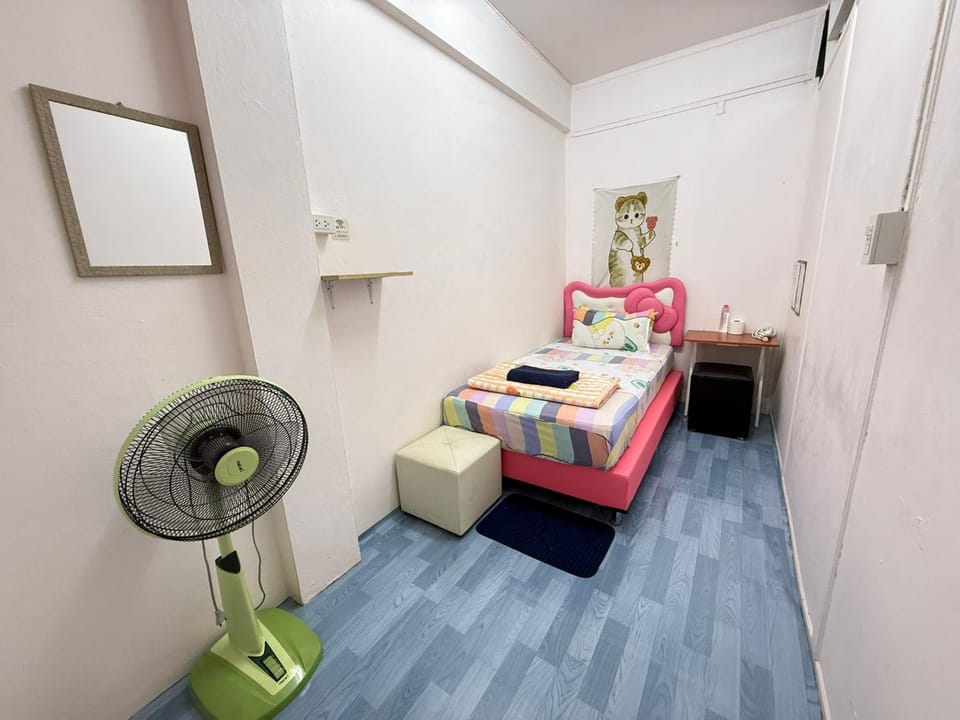 Madam Guesthouse Hostel in Krabi Changwat