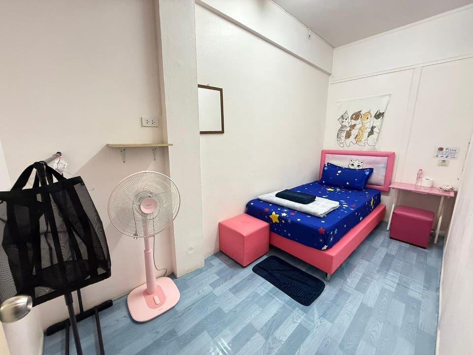 Madam Guesthouse Hostel in Krabi Changwat