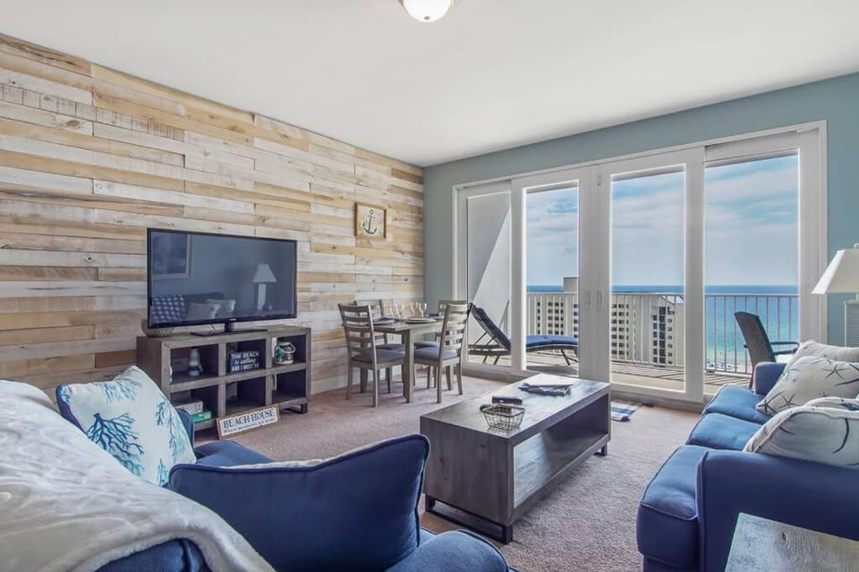 TV and multimedia, Living room, Seating area, Evening entertainment