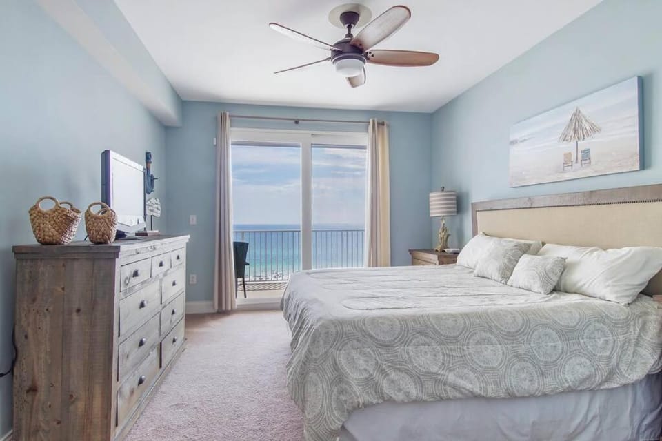 Natural landscape, TV and multimedia, Photo of the whole room, Bedroom, Sea view, fireplace