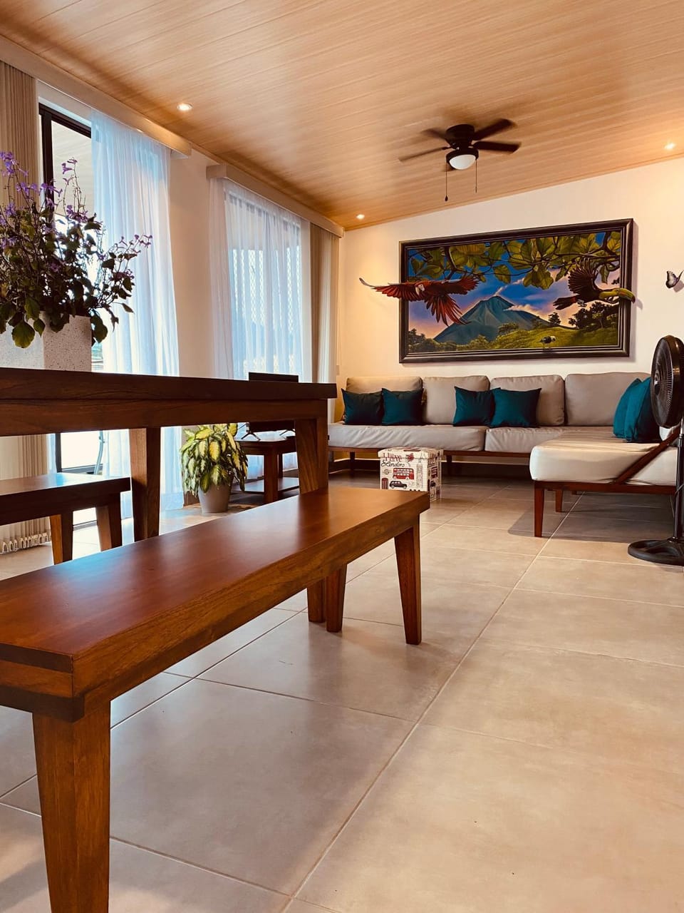 Communal lounge/ TV room