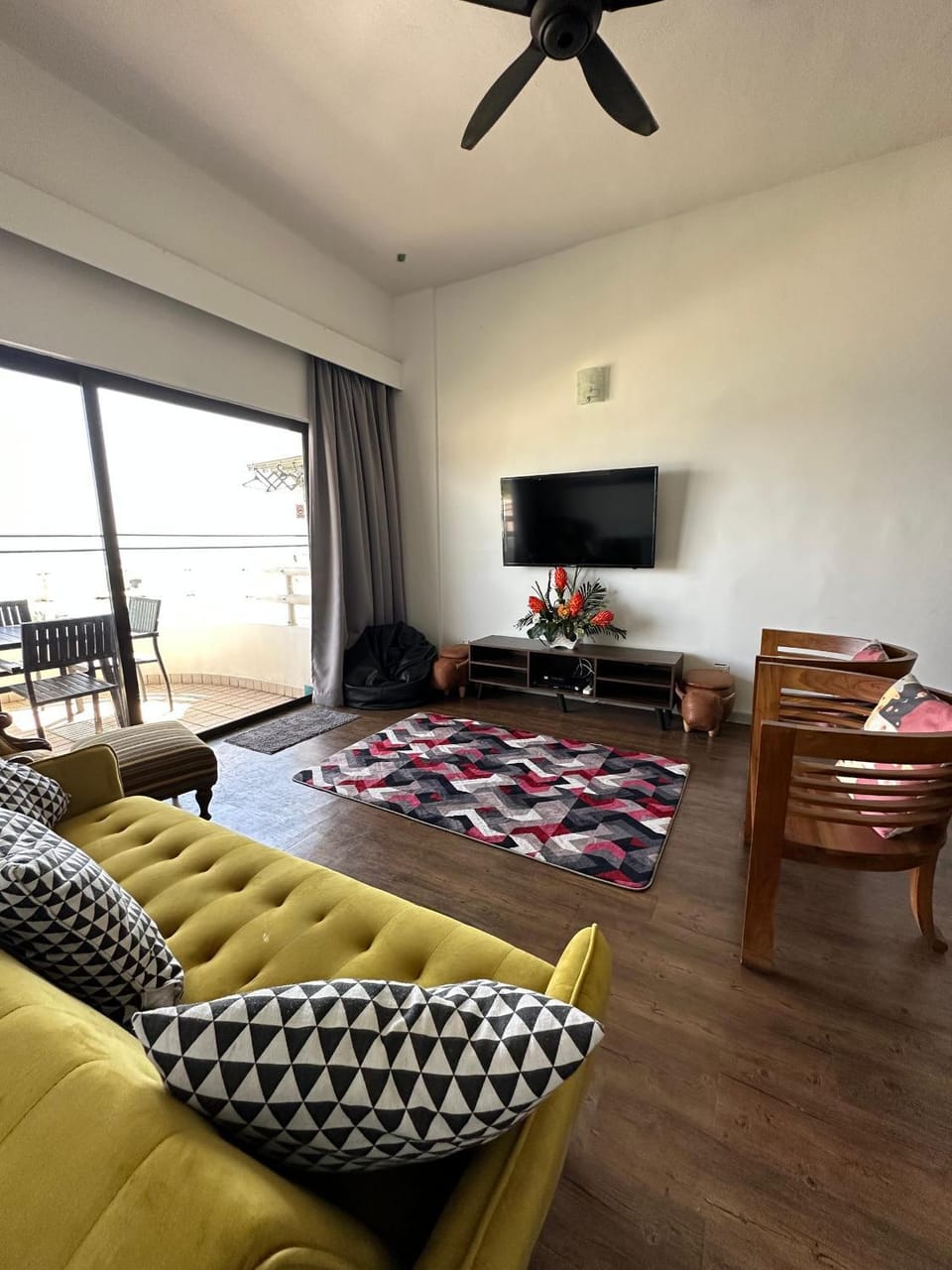 TV and multimedia, Living room, Seating area