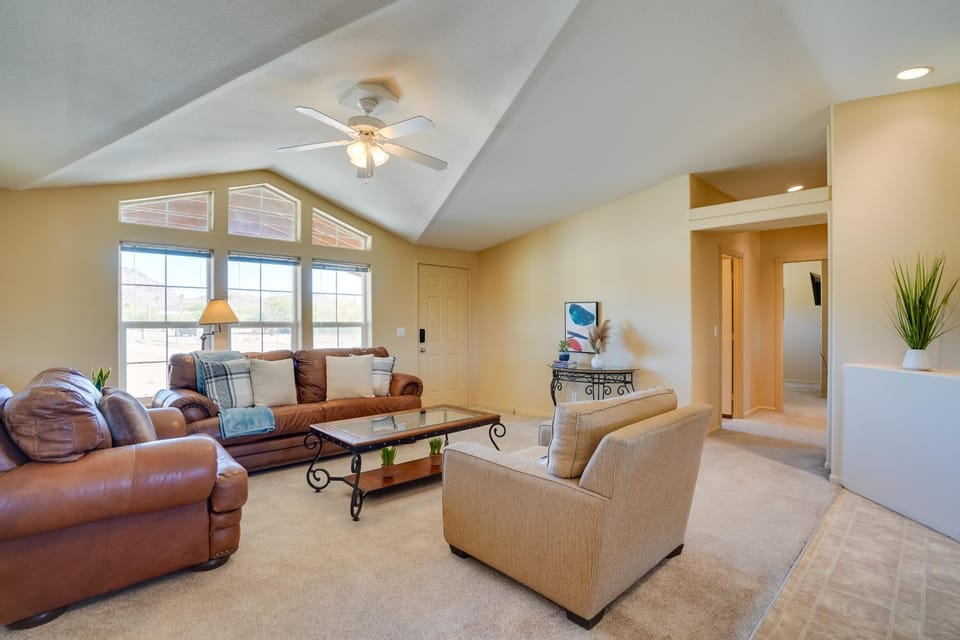 11 Mi to Saguaro Nat'l Park! Family Home w/ Deck House in Tucson Estates